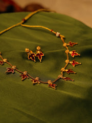 Red Floral Vine Necklace 🌸✨