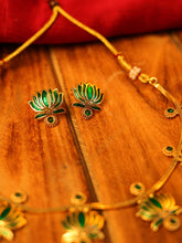 Green Lotus Necklace with round base stone ✨