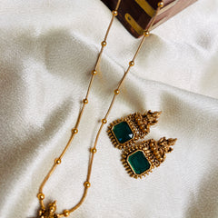 EMERALD LAKSHMI ANTIQUE PENDANT NECKLACE SET (SJ 175)