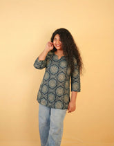 PEACOCK MEDALLION SHORT KURTHI (SU 687)