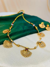 Traditional Fan Motif Necklace Set ✨