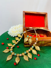 Antique Golden Oval Motif Necklace Set