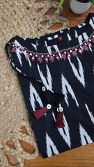 BLACK FLAME CHARM TOP (SU 438)