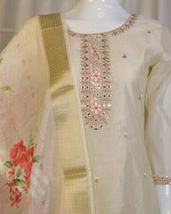 OFF WHITE SALWAR SUIT WITH FLORAL PRINT DUPATTA (SU 211)
