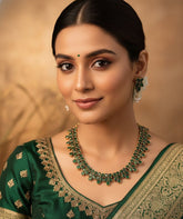 Emerald green stone necklace set (SJ 37)