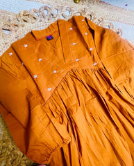 RUST BLOOM WITH WHITE EMBROIDERY SHORT TOP (SU 676)
