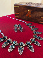 Floral Leaf Motif Necklace Set with Green Stones