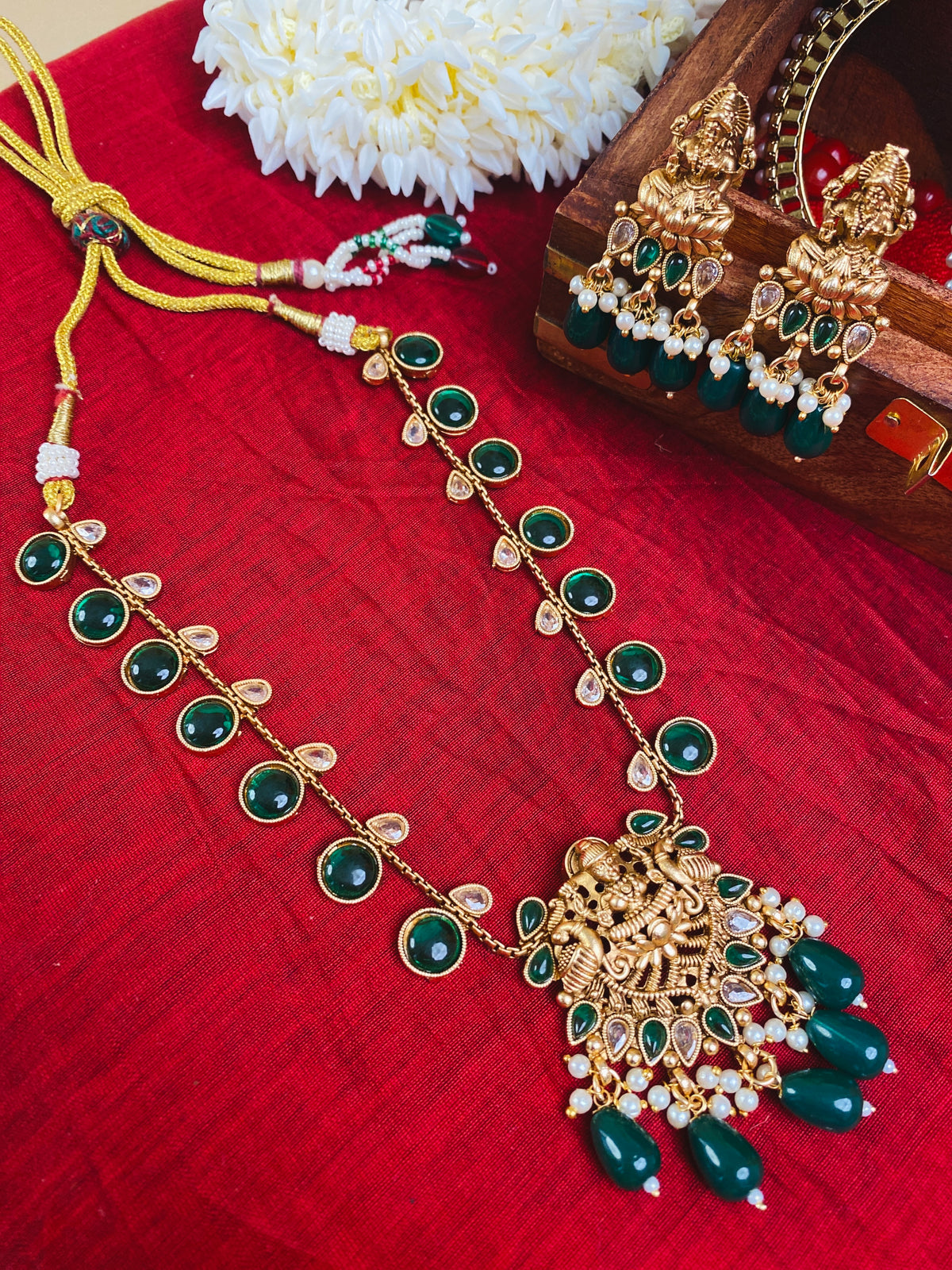 Traditional Temple Design Necklace with Earrings – Green, white & Gold