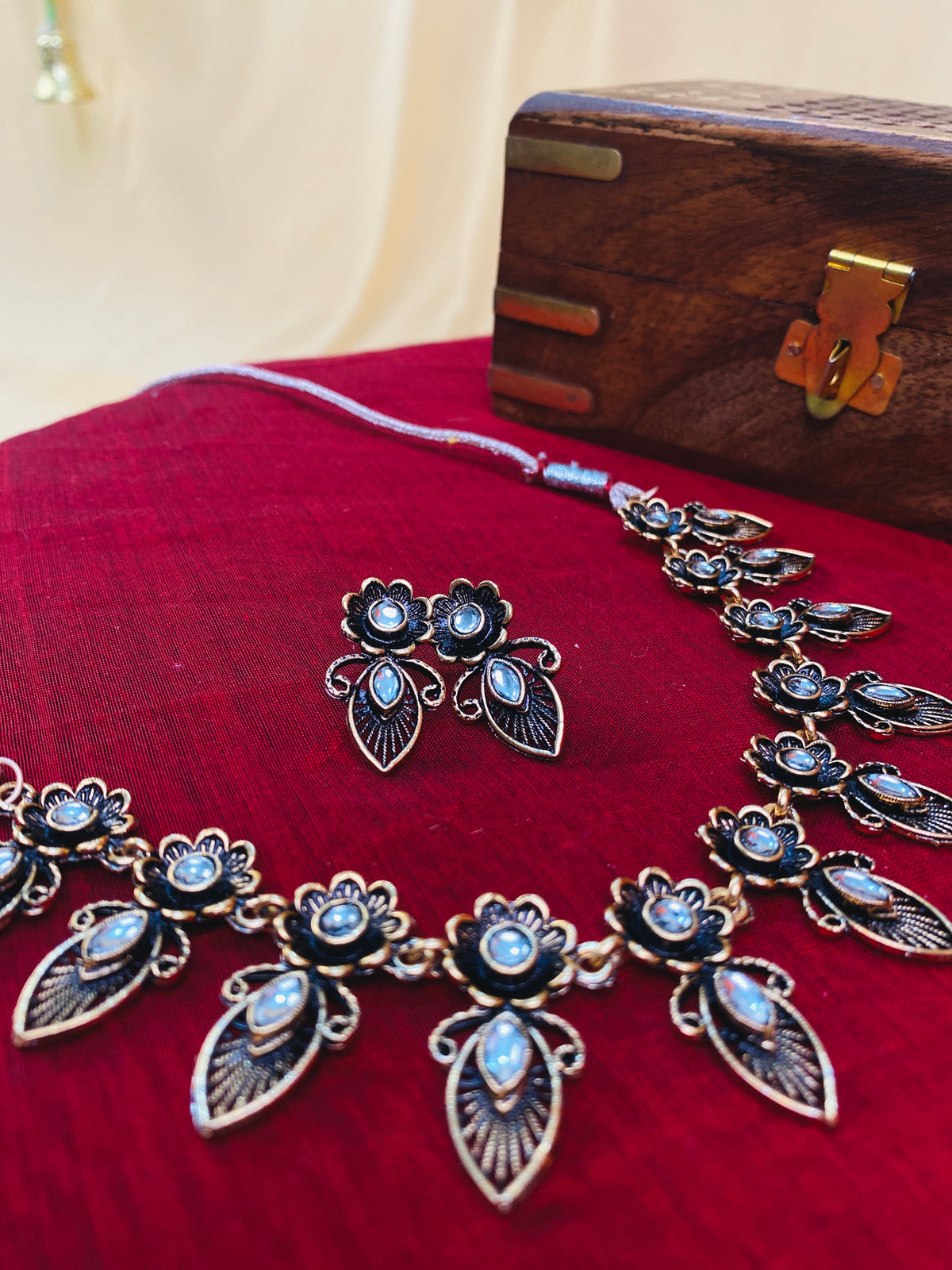 Antique Floral Leaf Necklace And Earrings Set
