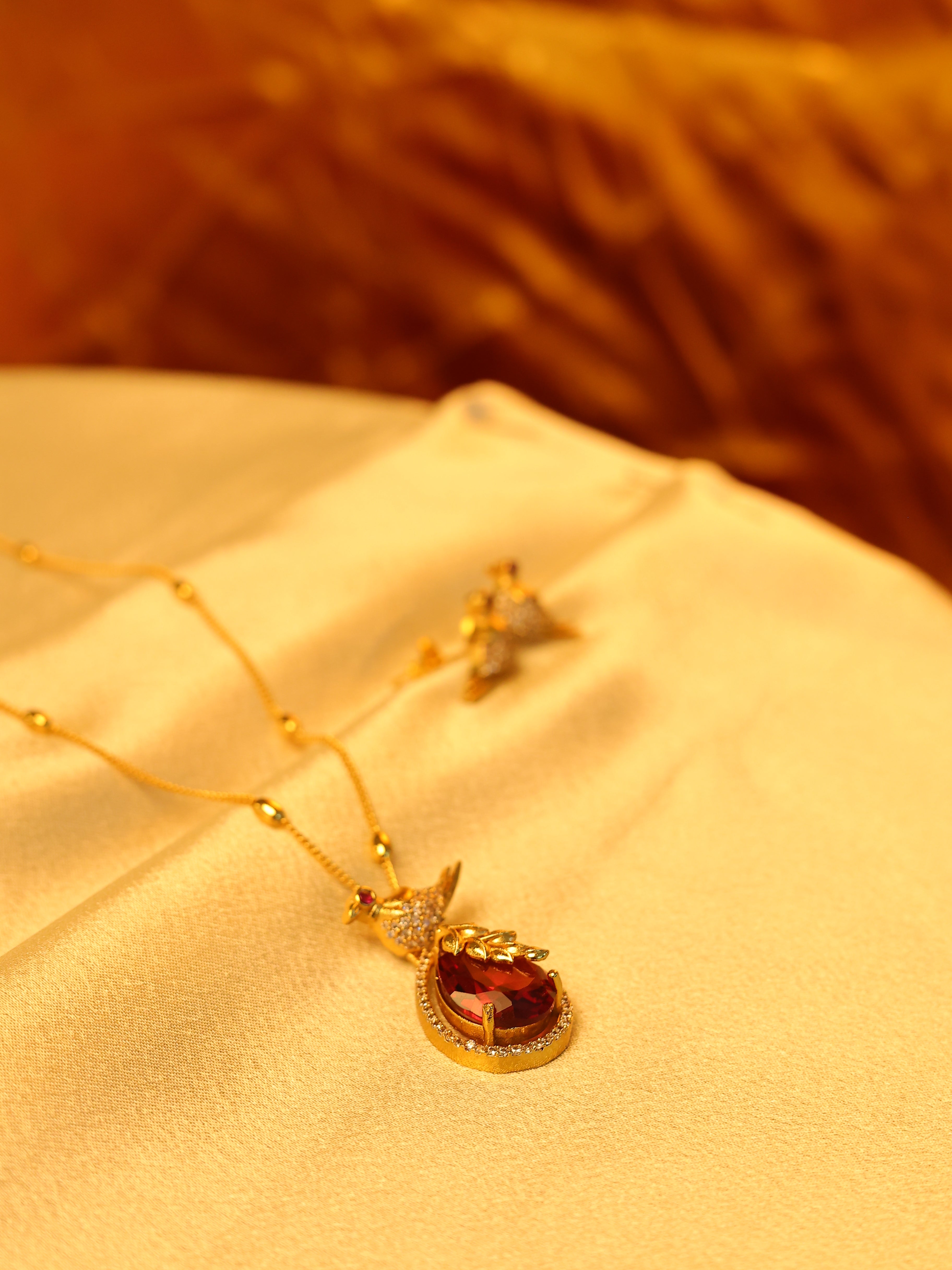 Red Stone Bird Design Pendant Necklace ✨