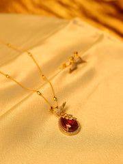 Red Stone Bird Design Pendant Necklace ✨