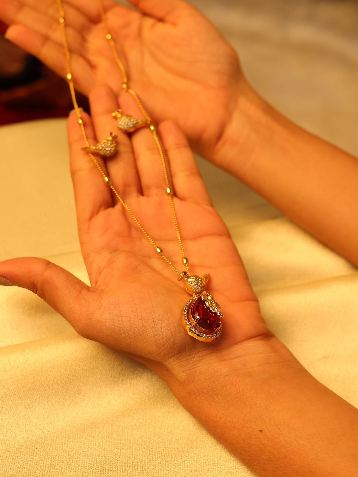Red Stone Bird Design Pendant Necklace ✨