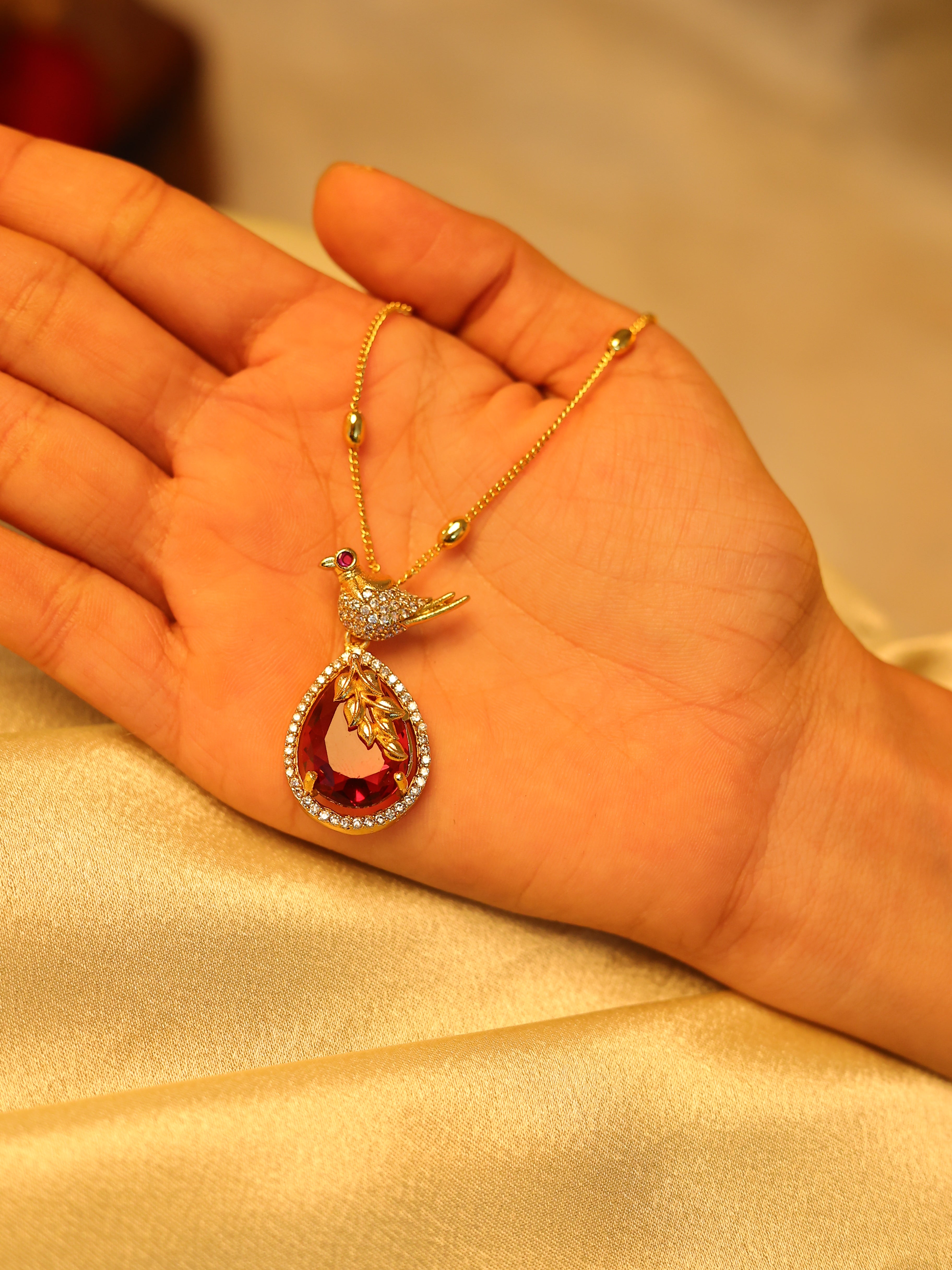 Red Stone Bird Design Pendant Necklace ✨