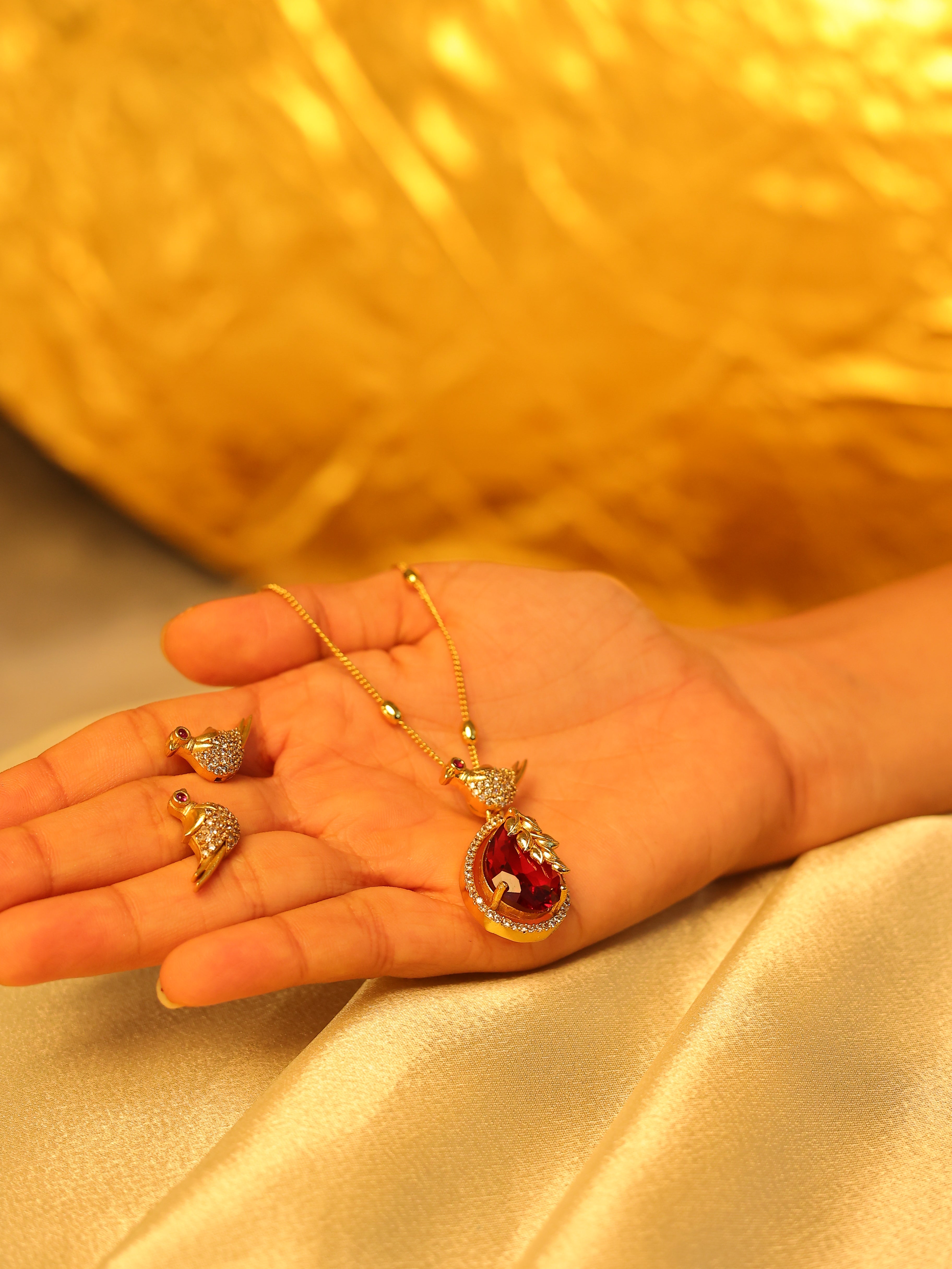 Red Stone Bird Design Pendant Necklace ✨