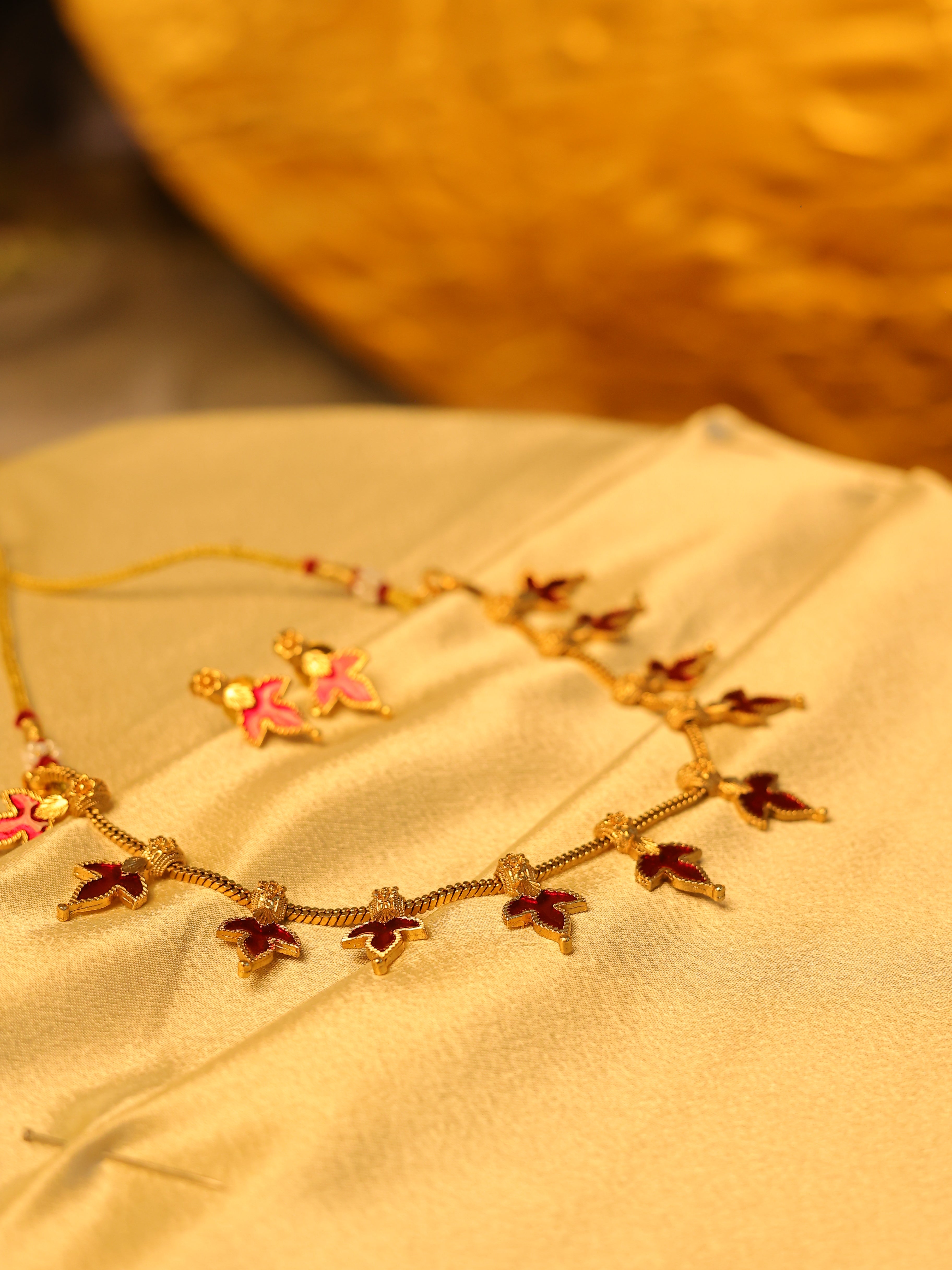 Red Floral Vine Necklace 🌸✨