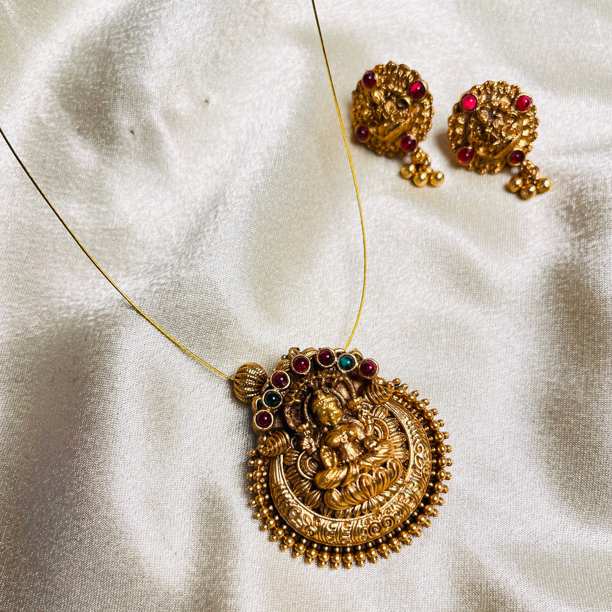 LAKSHMI✨DIVINE ANTIQUE PENDANT NECKLACE SET (SJ 207)
