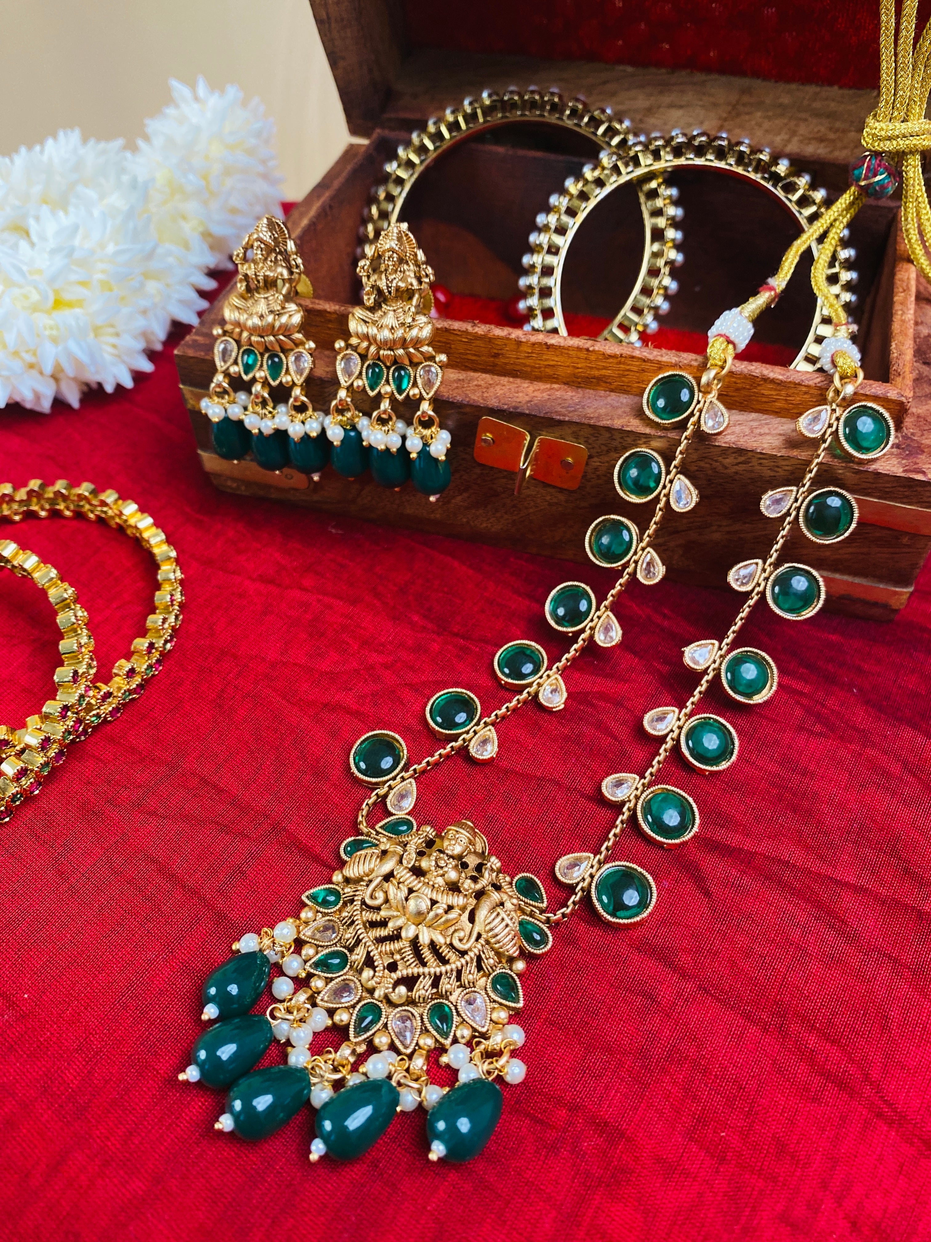 Traditional Temple Design Necklace with Earrings – Green, white & Gold