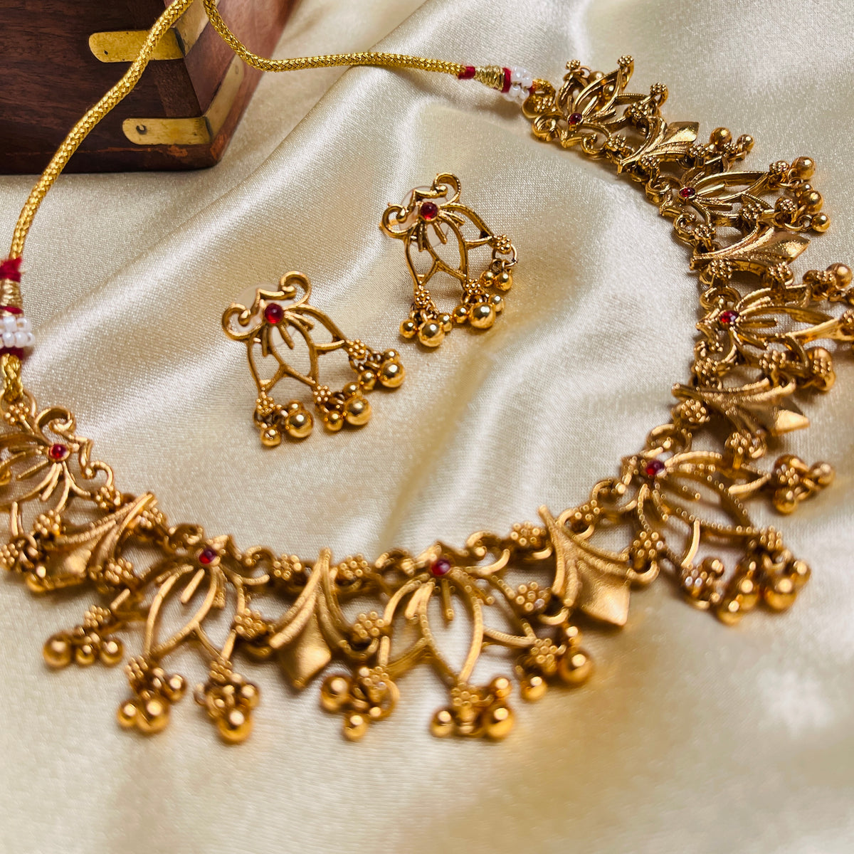 Aanya Heritage Gold-Toned Set ( SU 178)