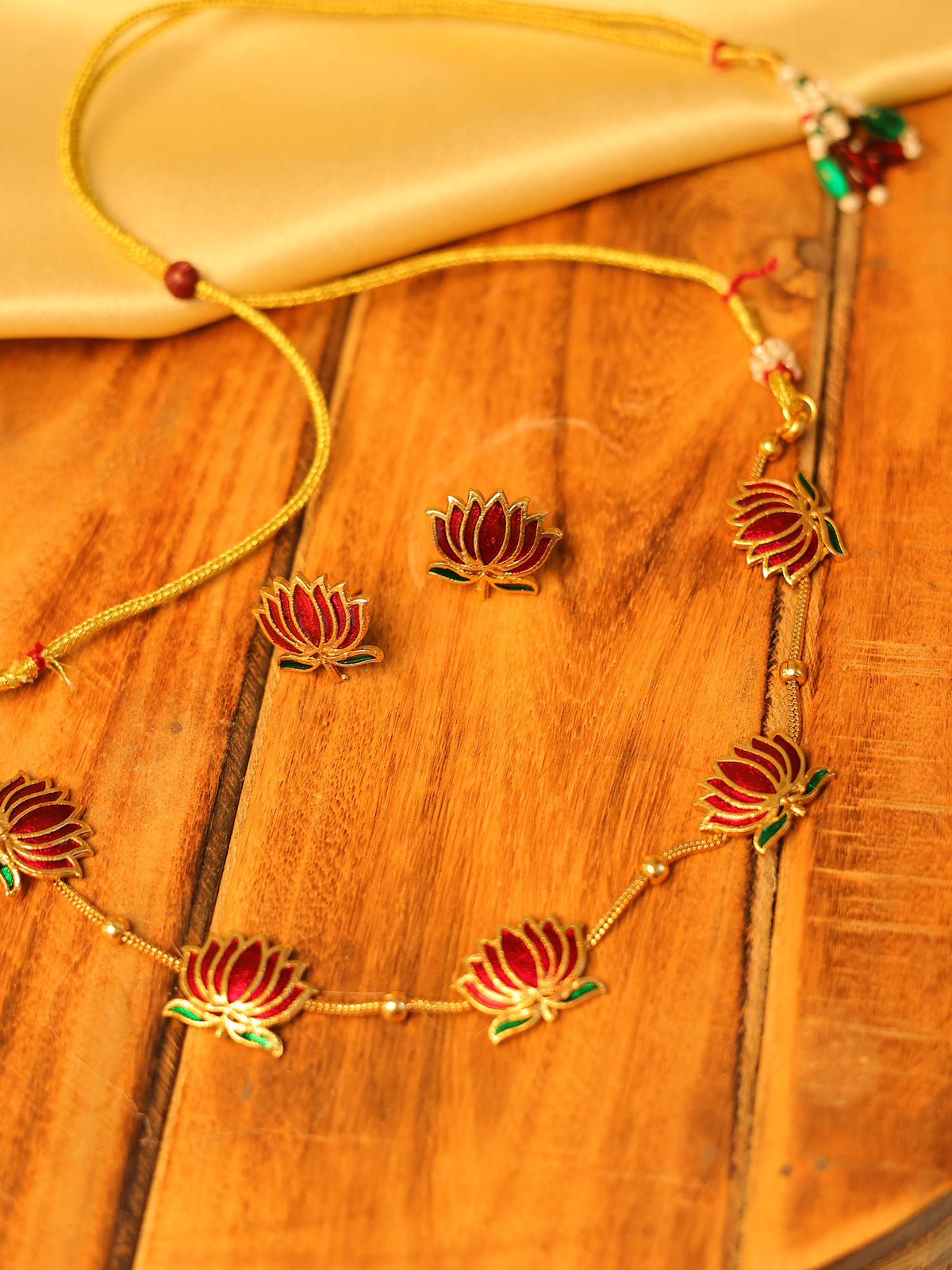 Red & green Lotus necklace simple