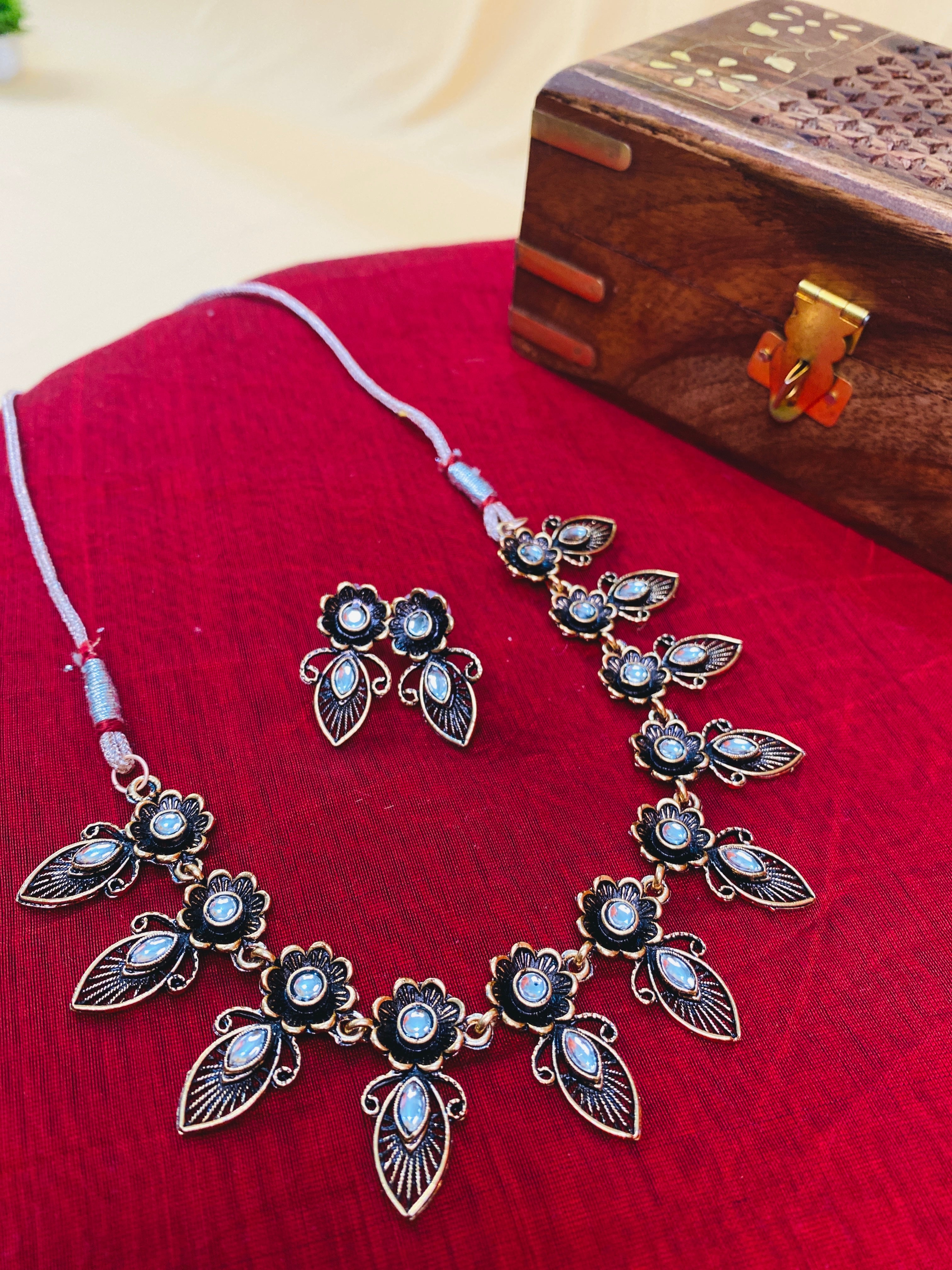 Antique Floral Leaf Necklace And Earrings Set