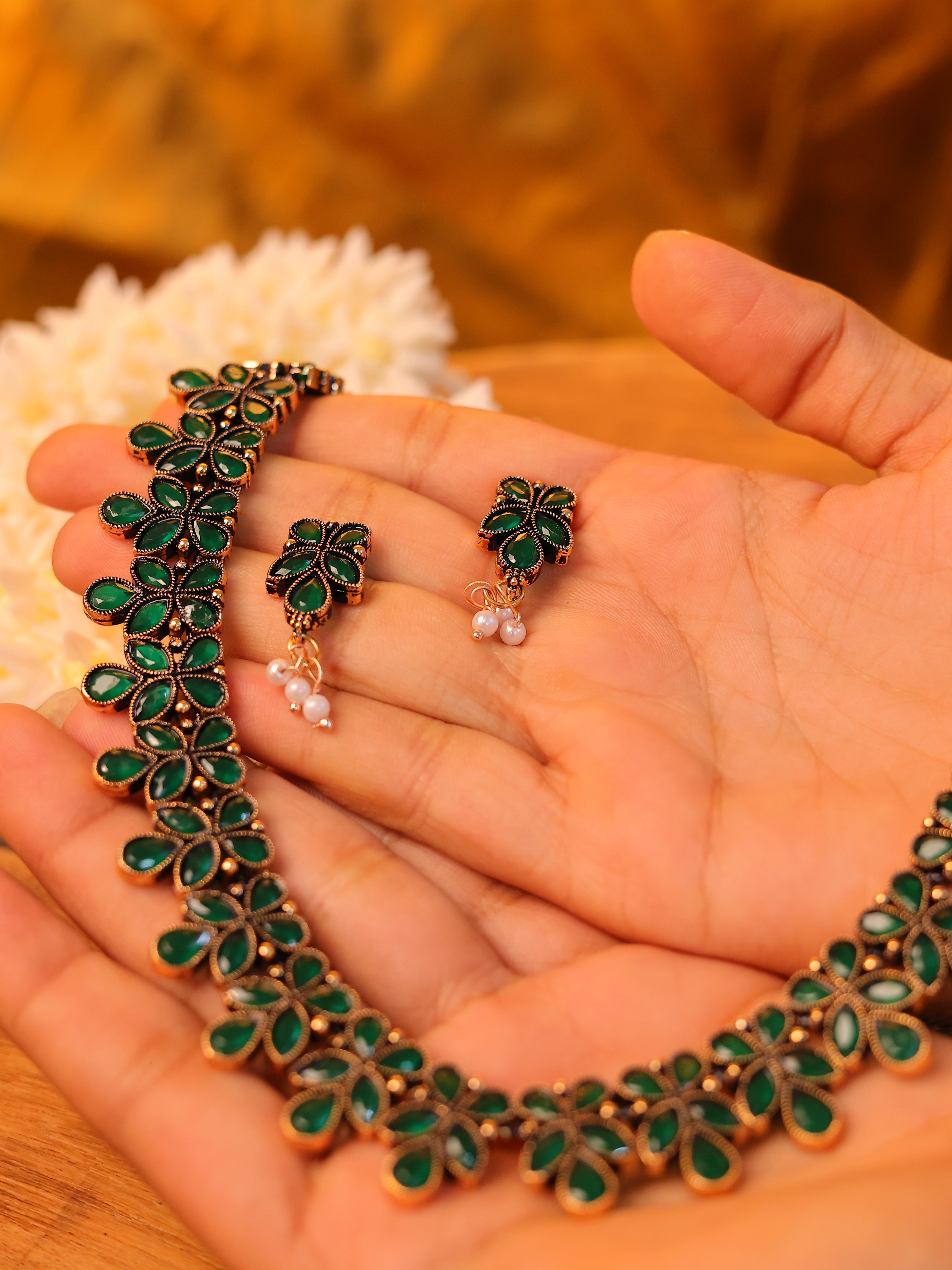 Emerald green stone necklace set – SimplyUnni - Main Image