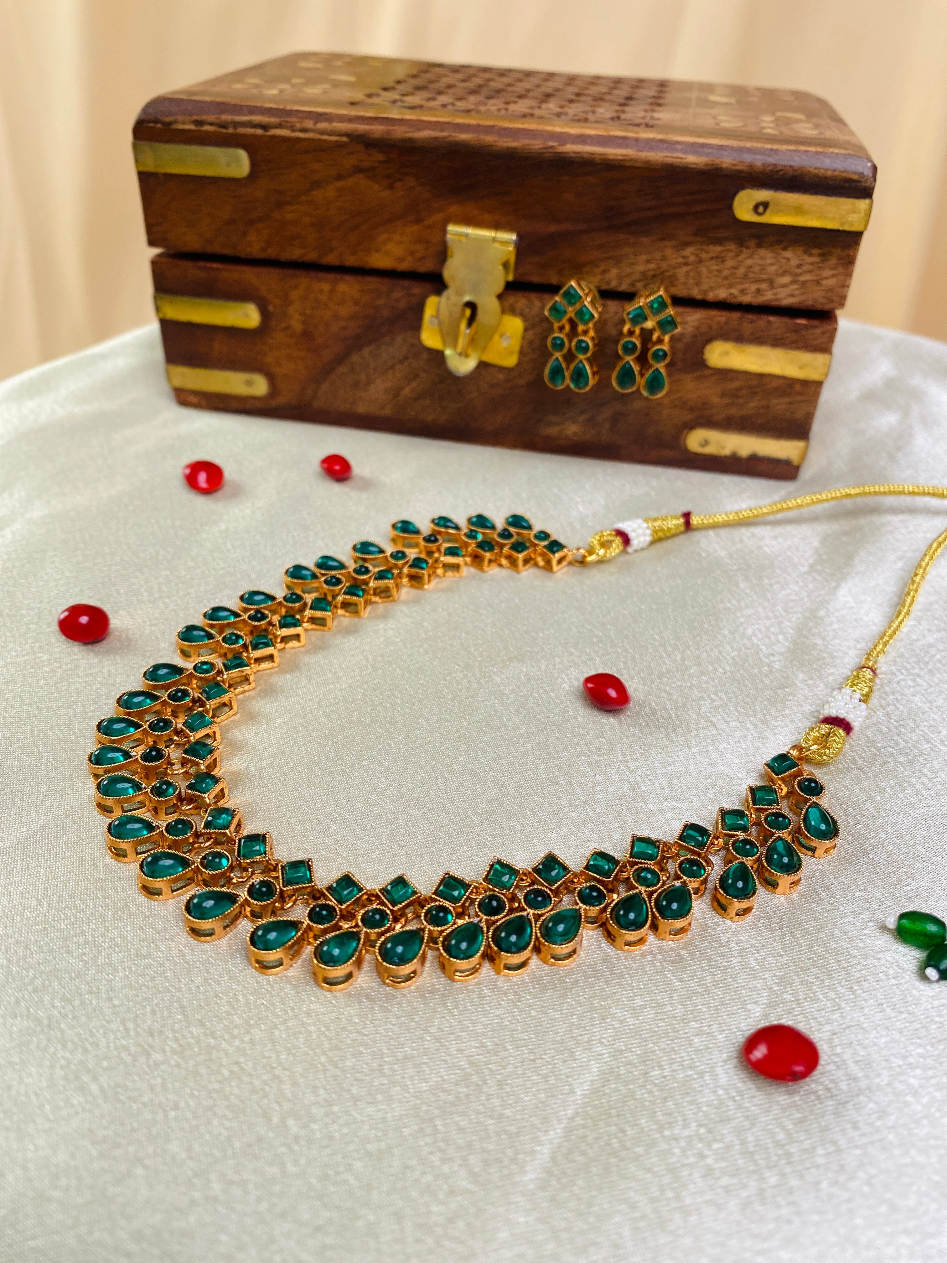 Emerald Green Stone Necklace Set