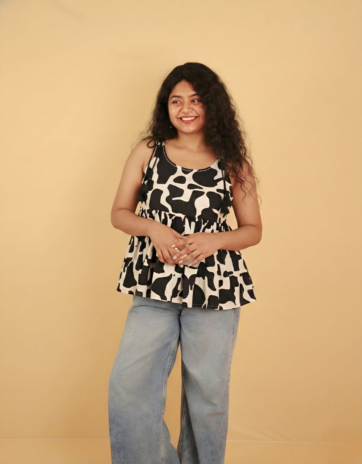 BLACK IVORY SHADOW SHORT TOP  WITH TIE (SU 683)