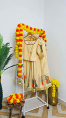 Varnika Chembarathi pattupavada