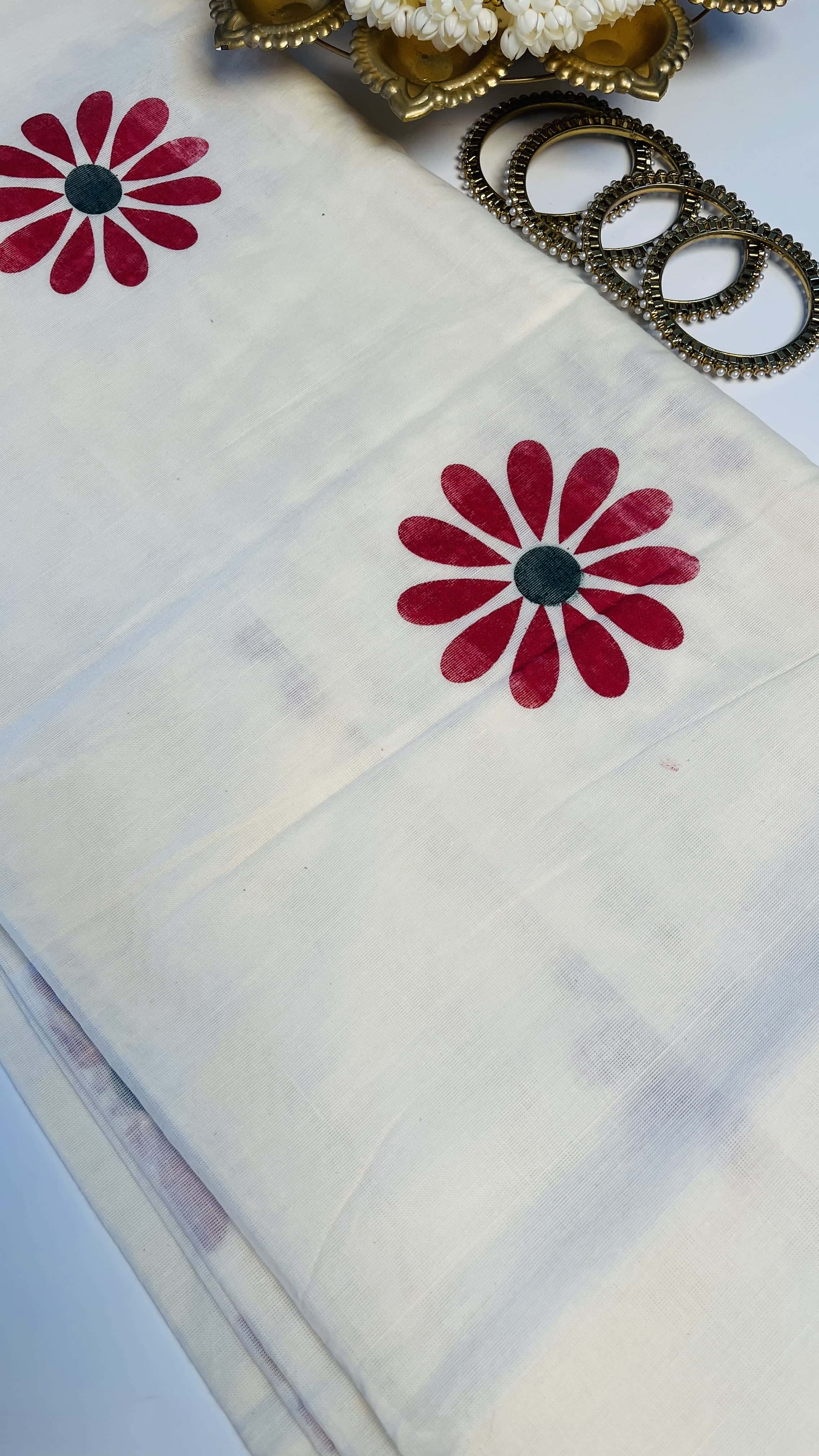 Red round flower print saree