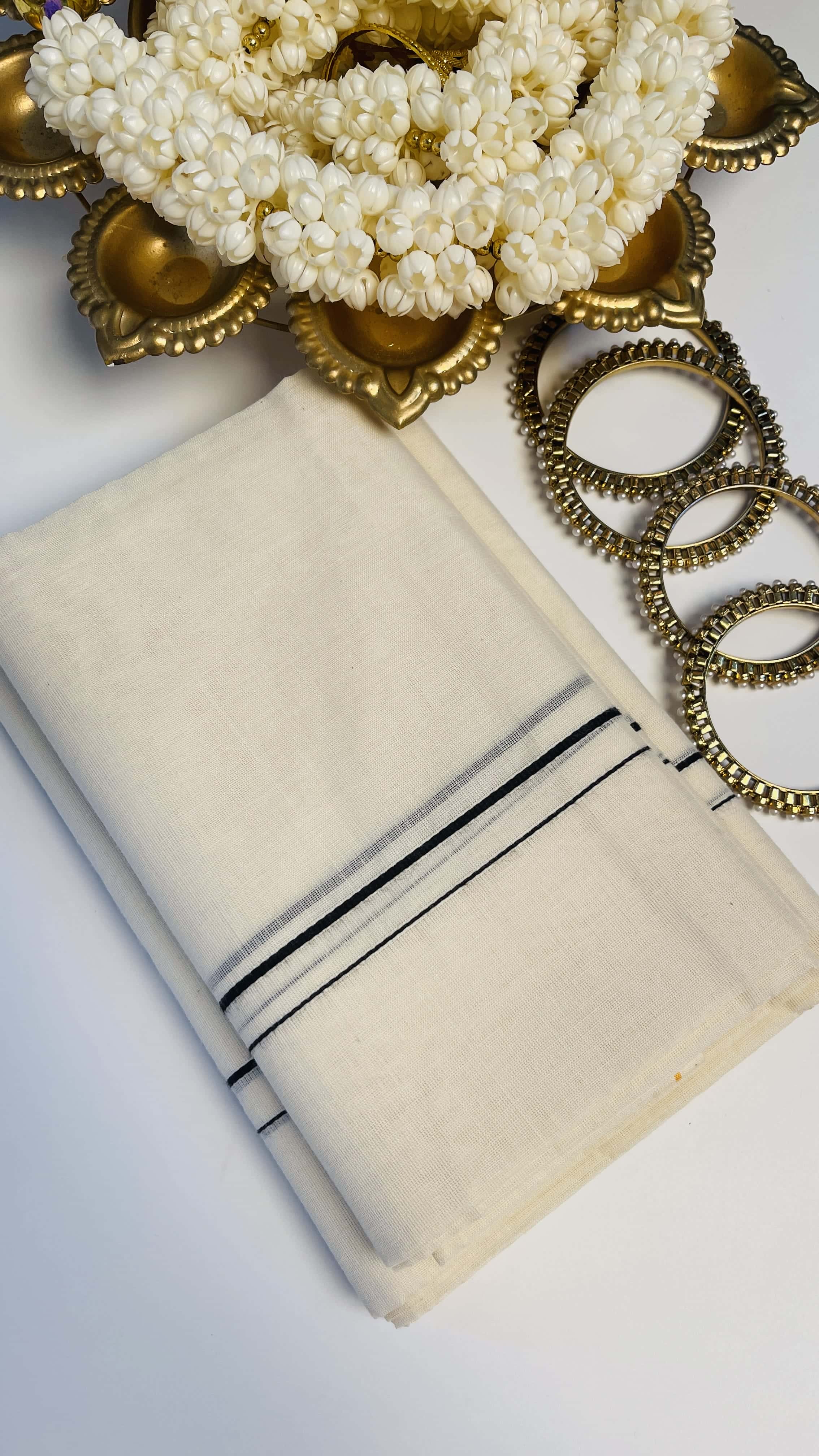 Puliyilakkara black set mundu
