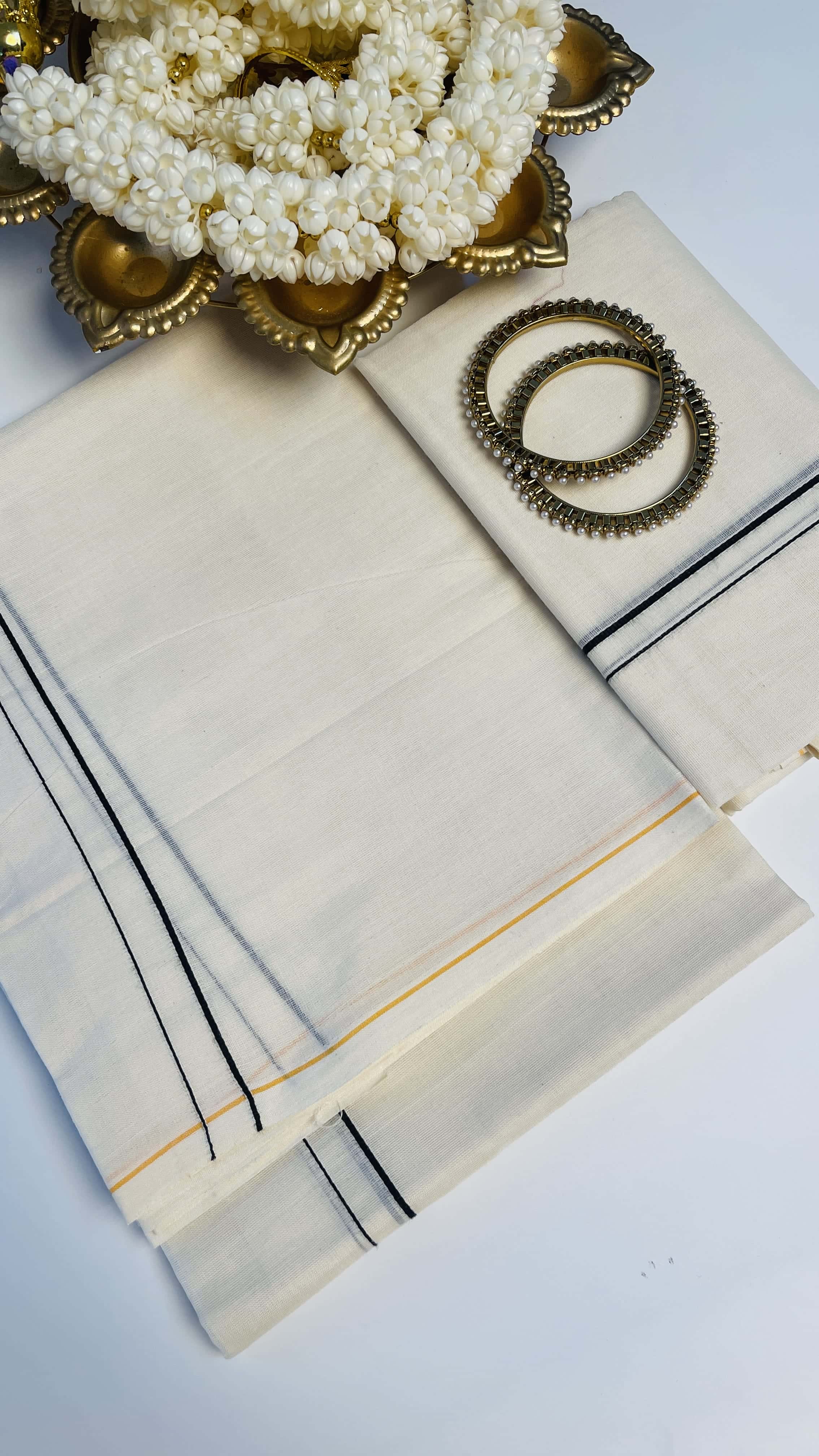 Puliyilakkara black set mundu