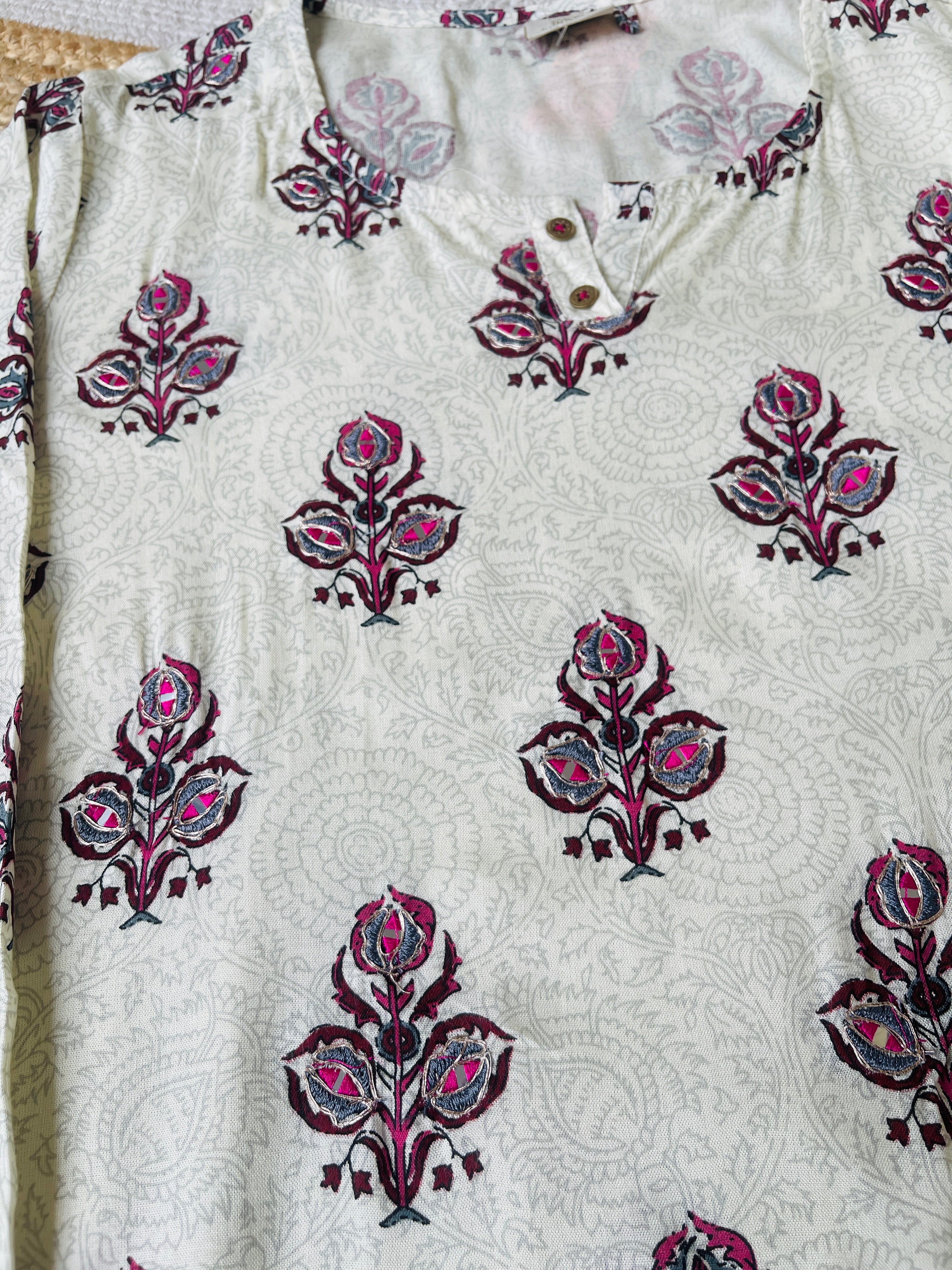 MAGENTA TREE MIRROR WORK DESIGN TOP - SU 611