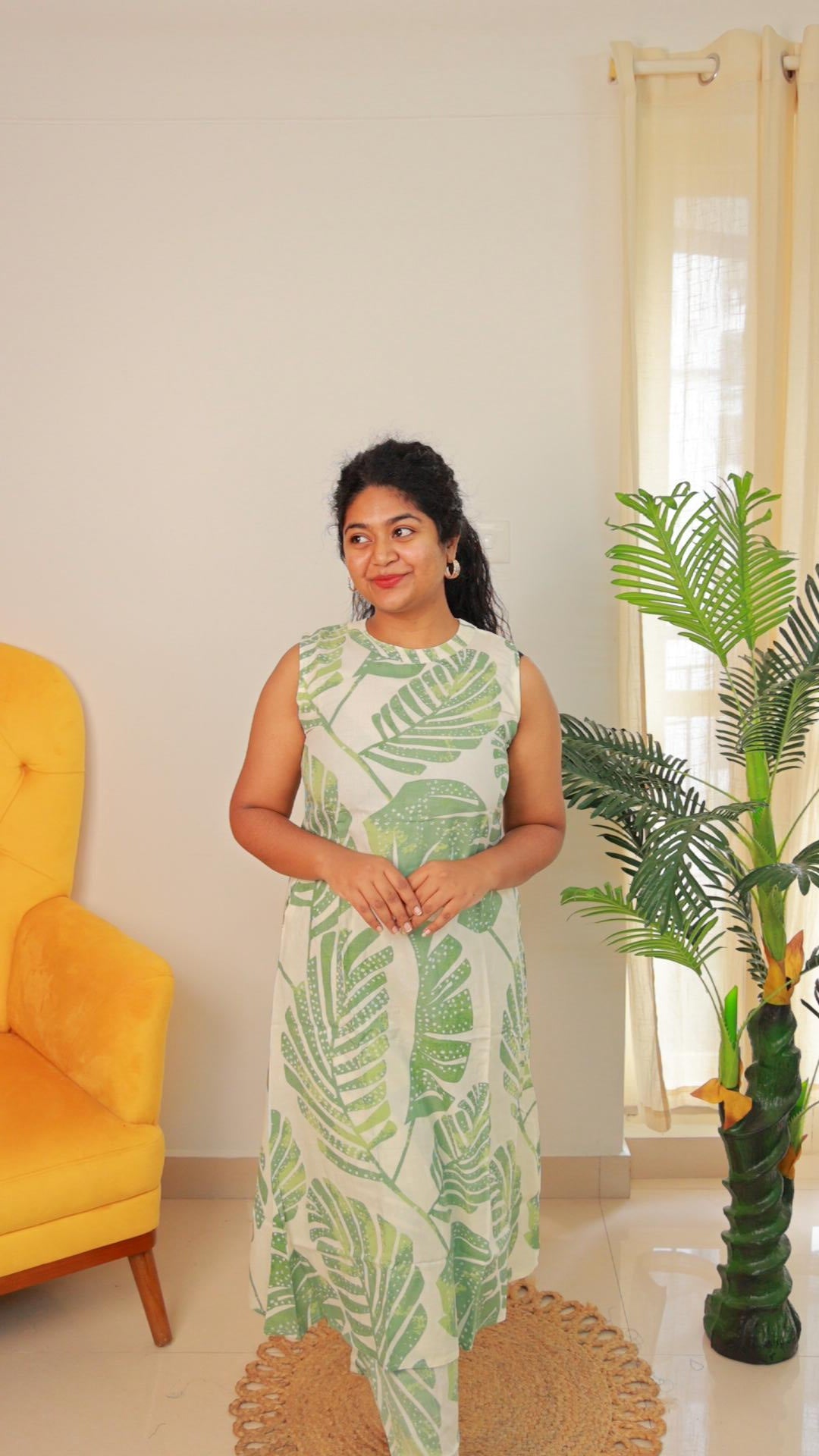 White with green leaf co-ord set- SU 336