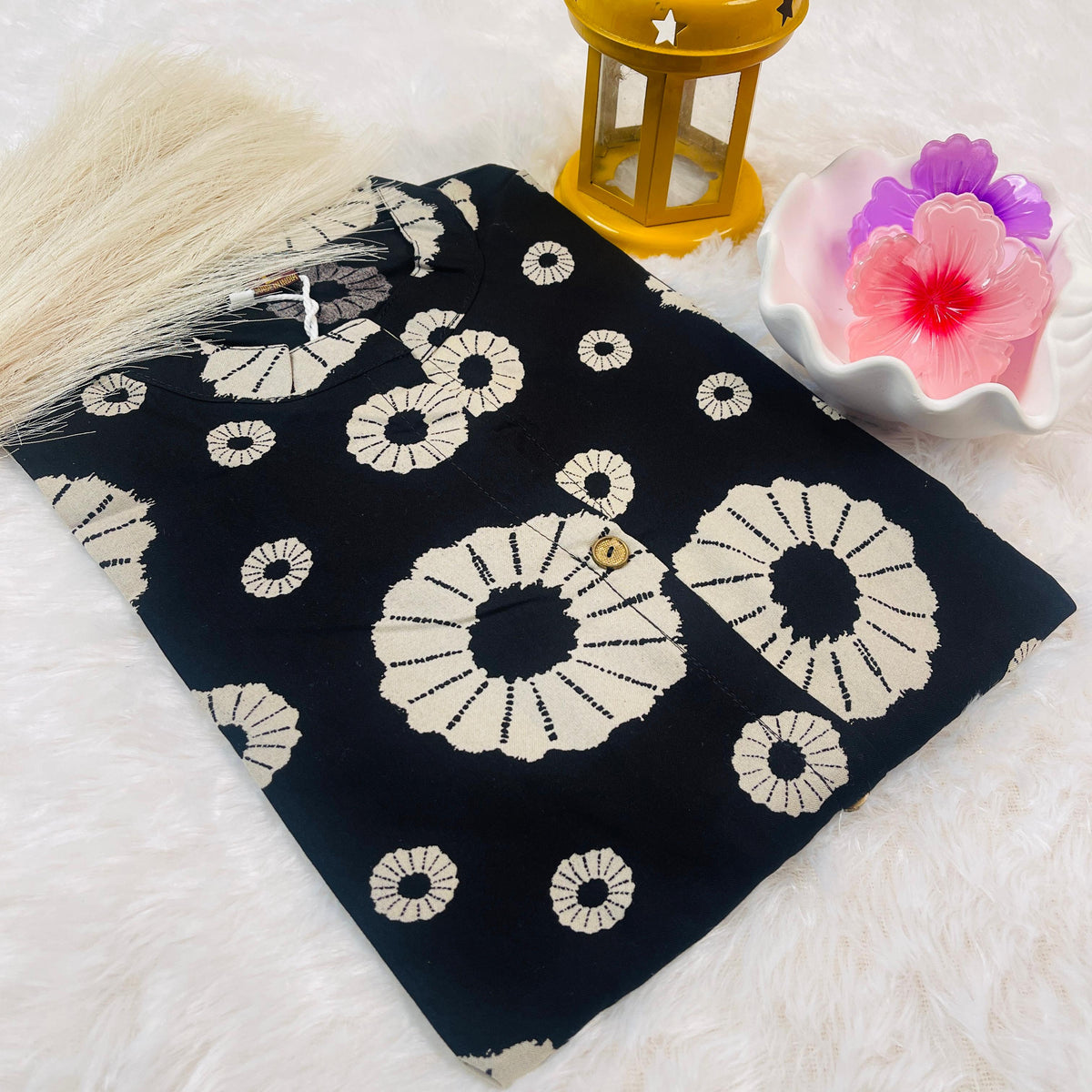 BLACK WITH BEIGE ROUND DESIGN TOP