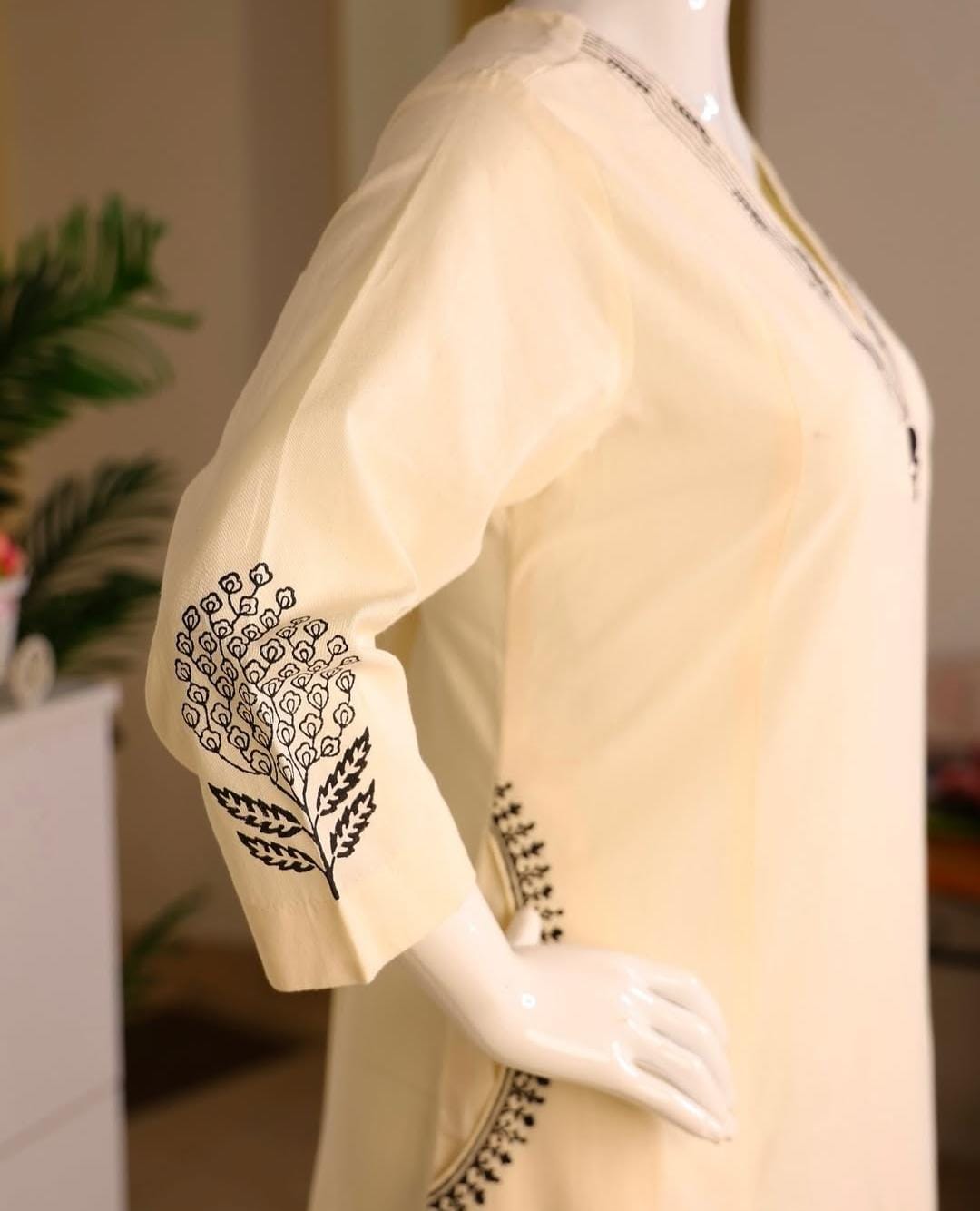 OFF WHITE  KURTHI TOP WITH BLACK POCKET WORK (SU 281)