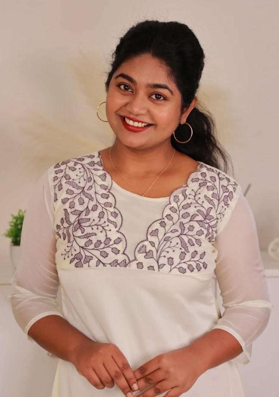 OFF WHITE WITH FRONT BLUE THREAD WORK KURTHI (SU 297)