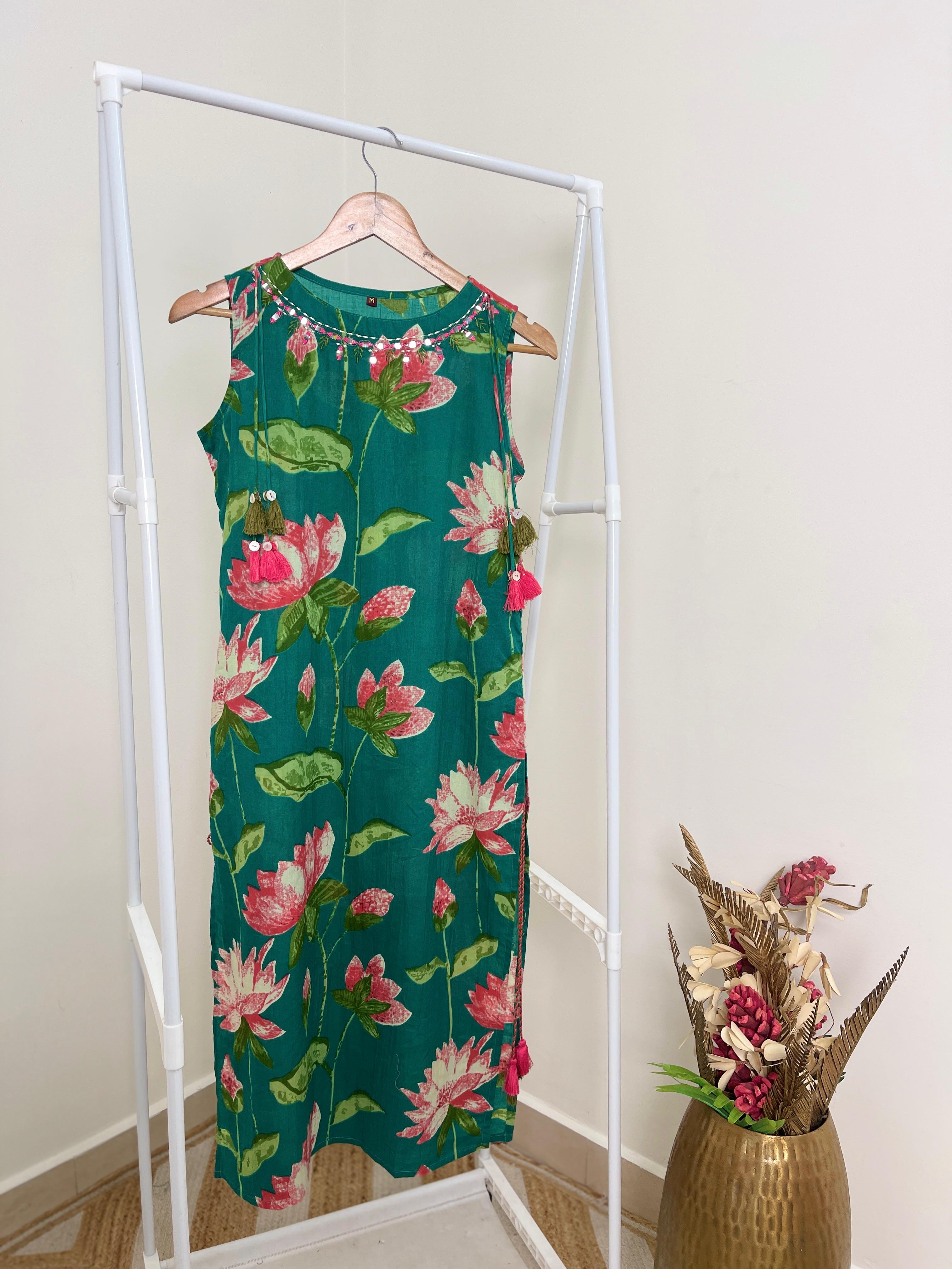 LOTUS CHARM TOP (SU 430)