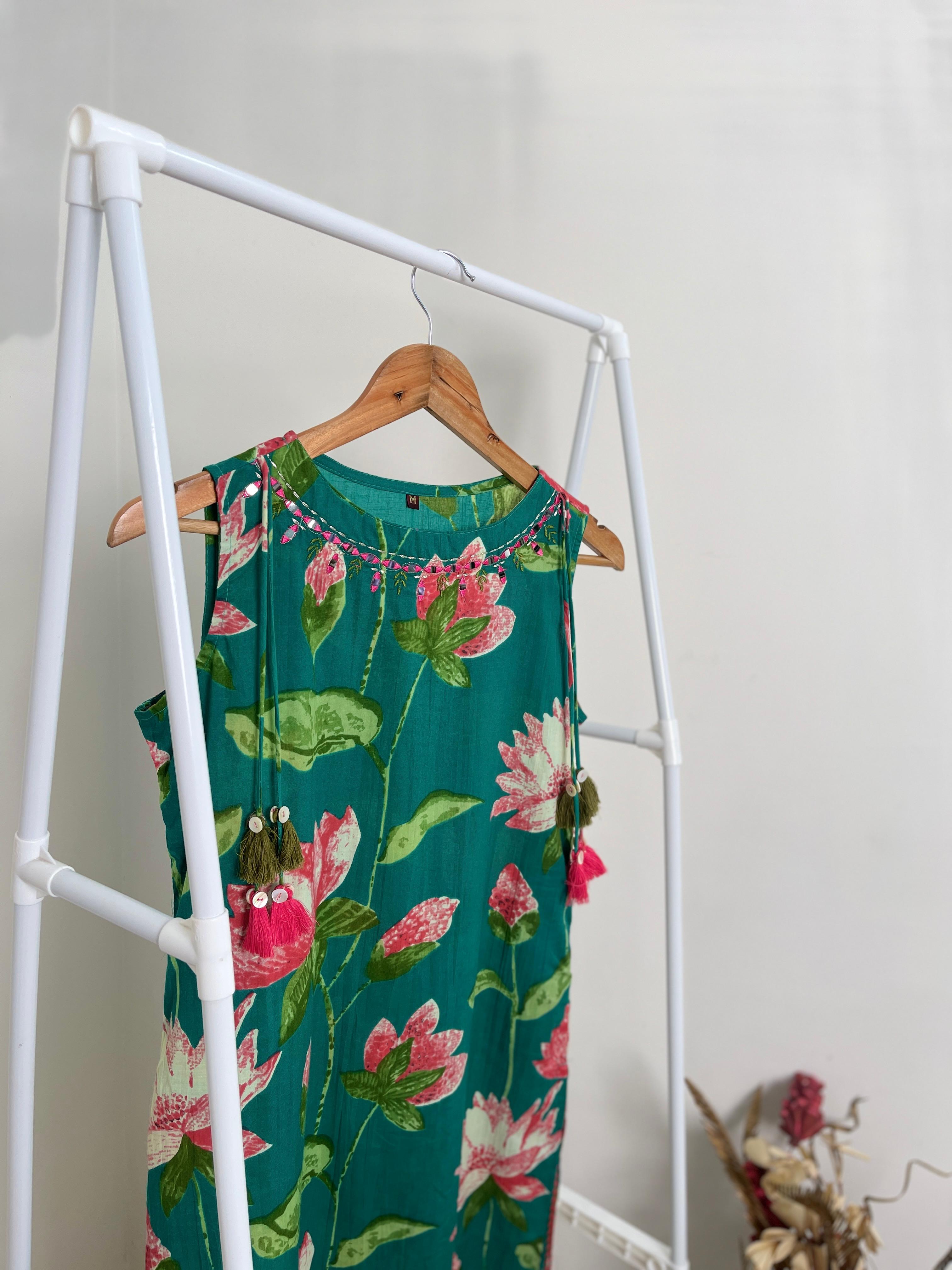 LOTUS CHARM TOP (SU 430)
