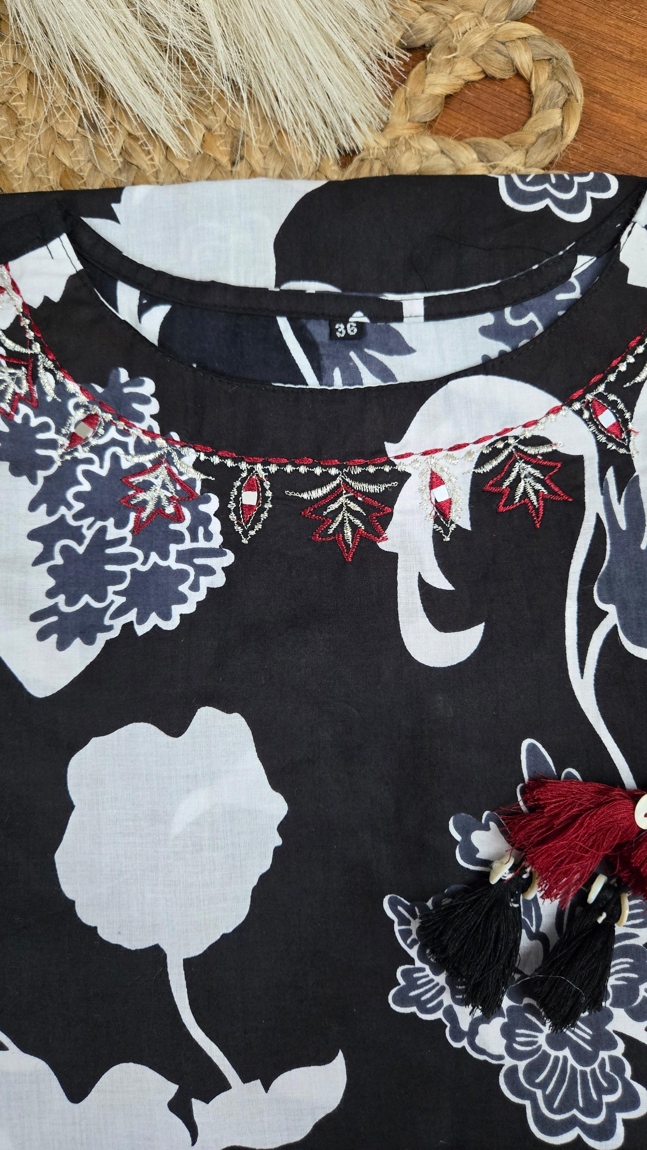 BLACK NIGHTFALL CHARM TOP (SU 436)