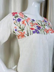 WHITE HAKOBA TOP WITH FLORAL ROUND NECK (SU 301)