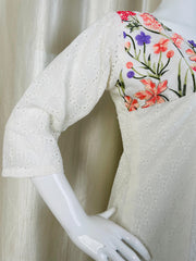 WHITE HAKOBA TOP WITH FLORAL ROUND NECK (SU 301)
