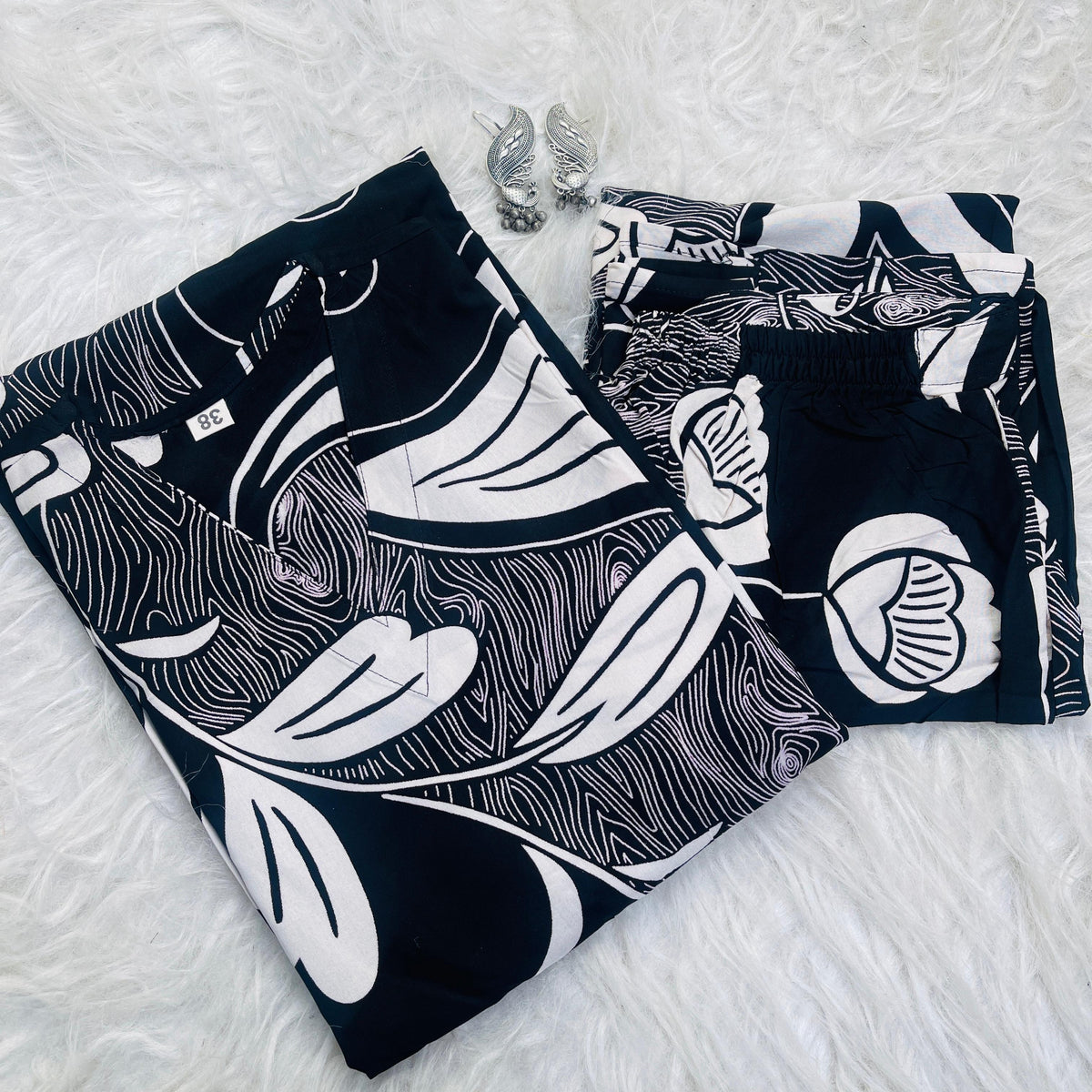 BLACK WITH WHITE DESIGNS CO ORD SET (SU 703)