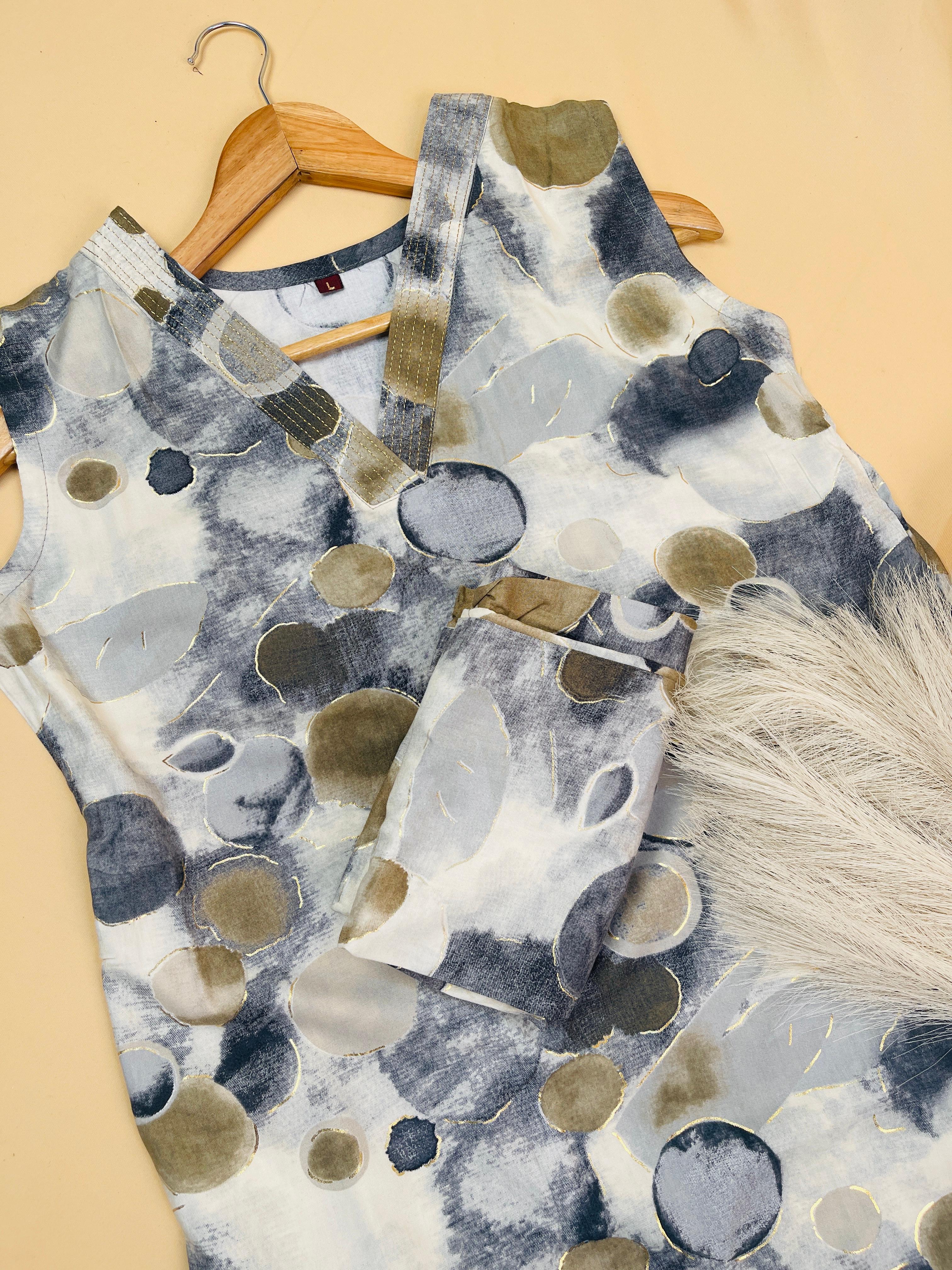 Ash V neck round print Co-ord set